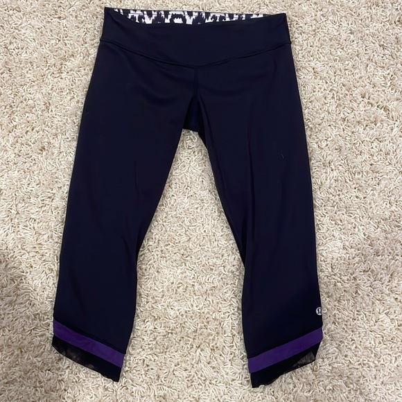 Lululemon CLOSET CLEAN OUT- Leggings-crop. Size 8 - Picture 2 of 4